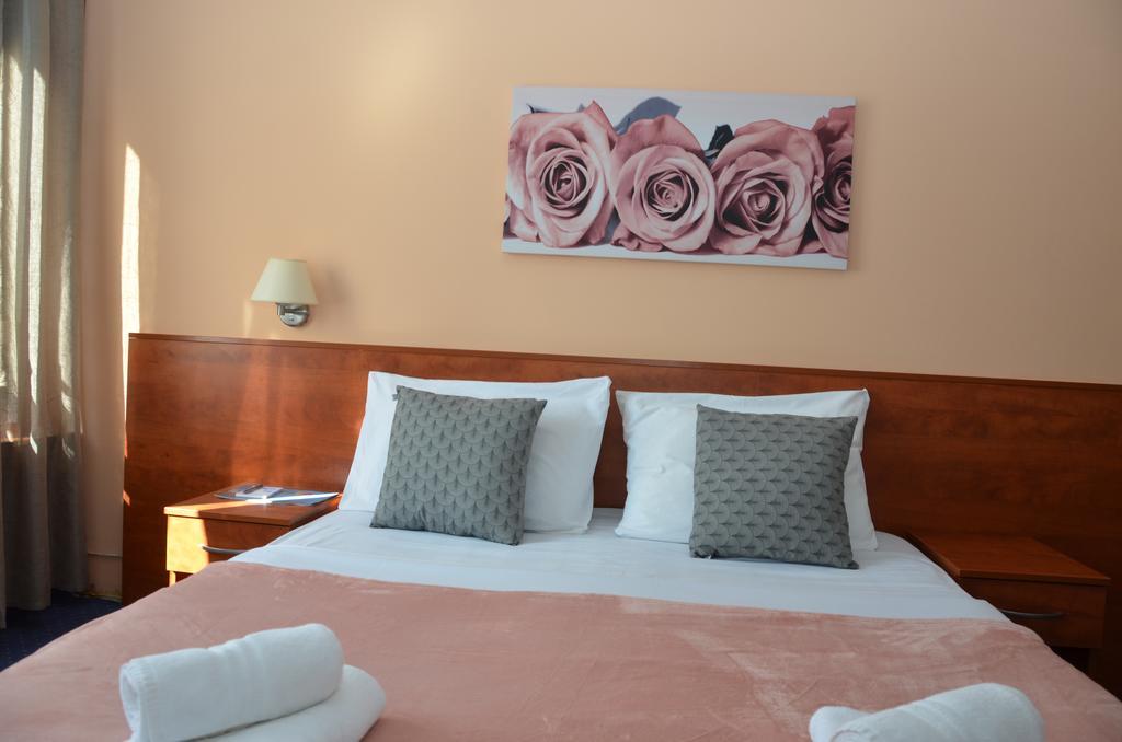 Liberty Hotel Novalja Eksteriør billede